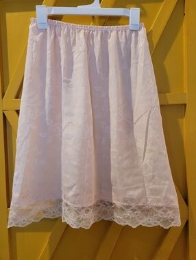 Vintage Applause Light Pink Lace Hem Half Slip